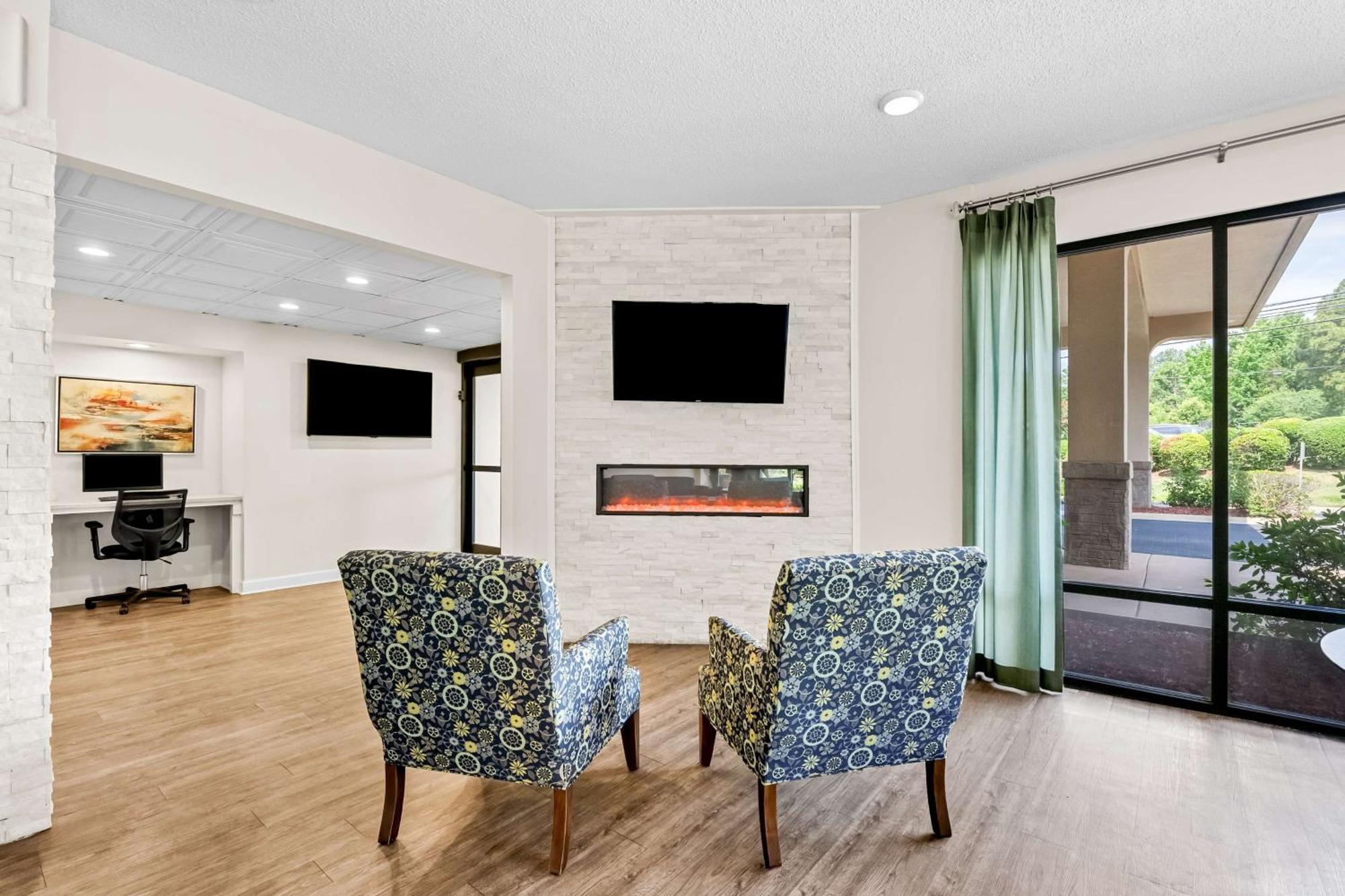 Surestay Plus Hotel By Best Western Southern Pines Pinehurst Eksteriør billede