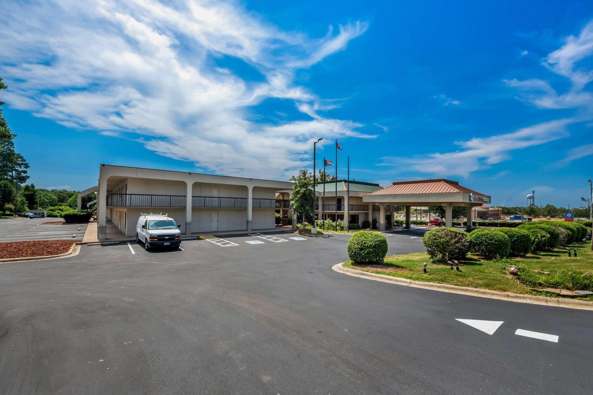 Surestay Plus Hotel By Best Western Southern Pines Pinehurst Eksteriør billede