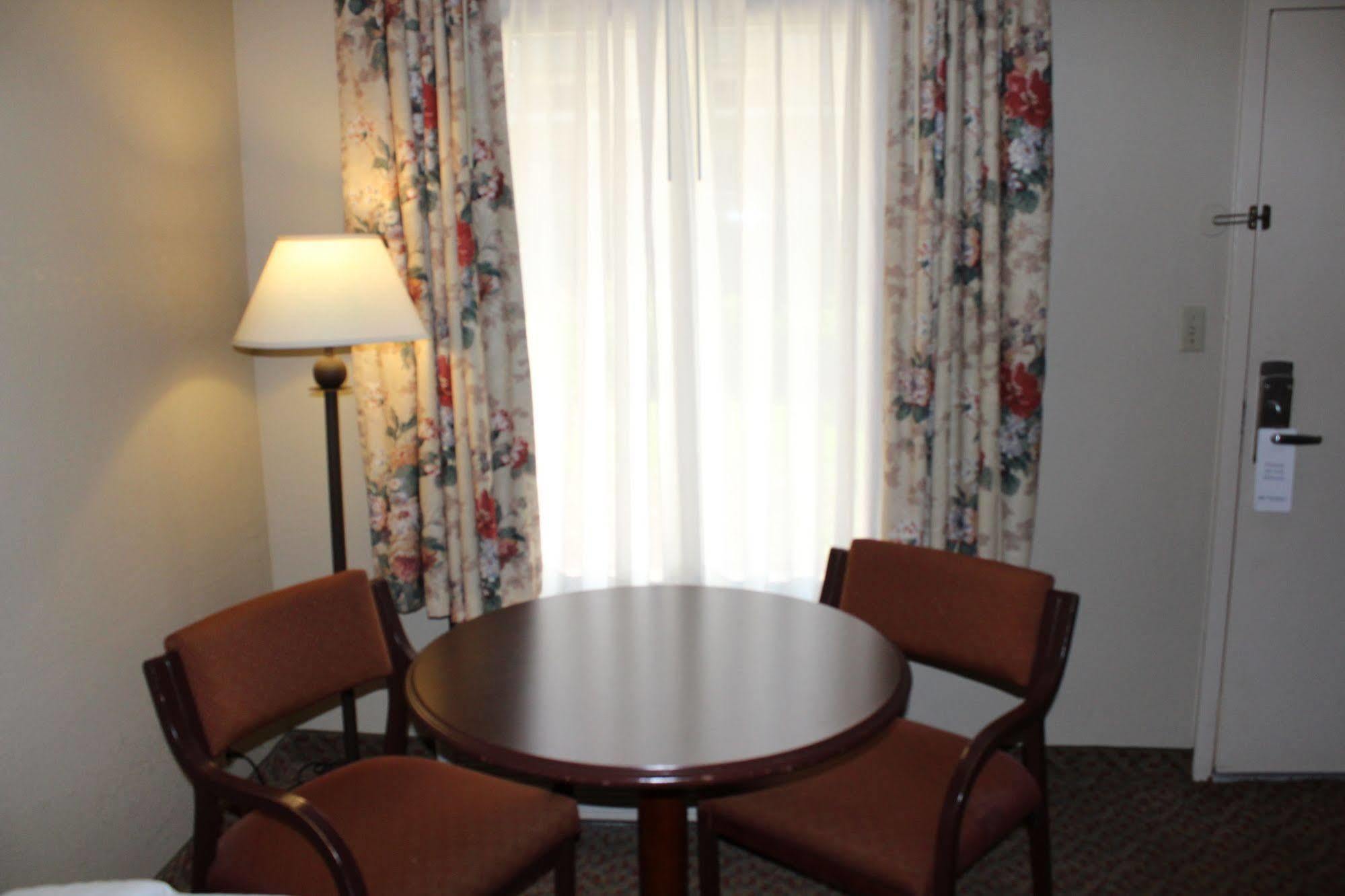 Surestay Plus Hotel By Best Western Southern Pines Pinehurst Eksteriør billede